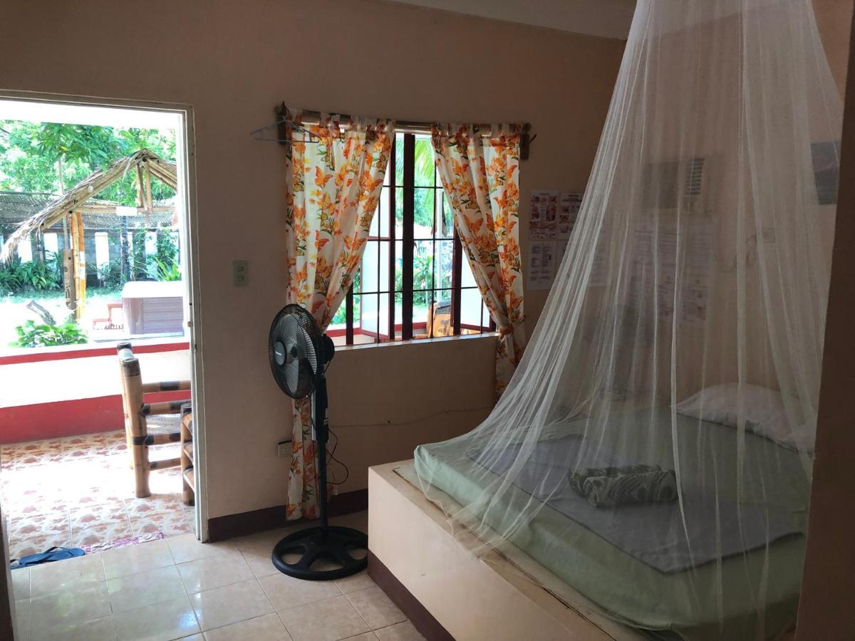 Puerto Galera Hostel Exterior photo