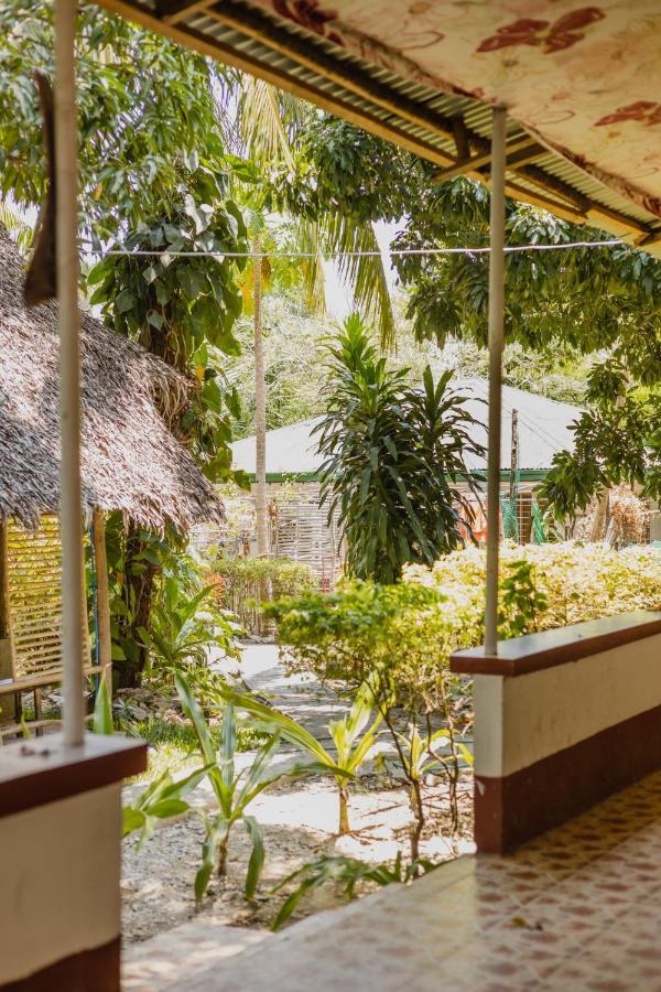 Puerto Galera Hostel Exterior photo