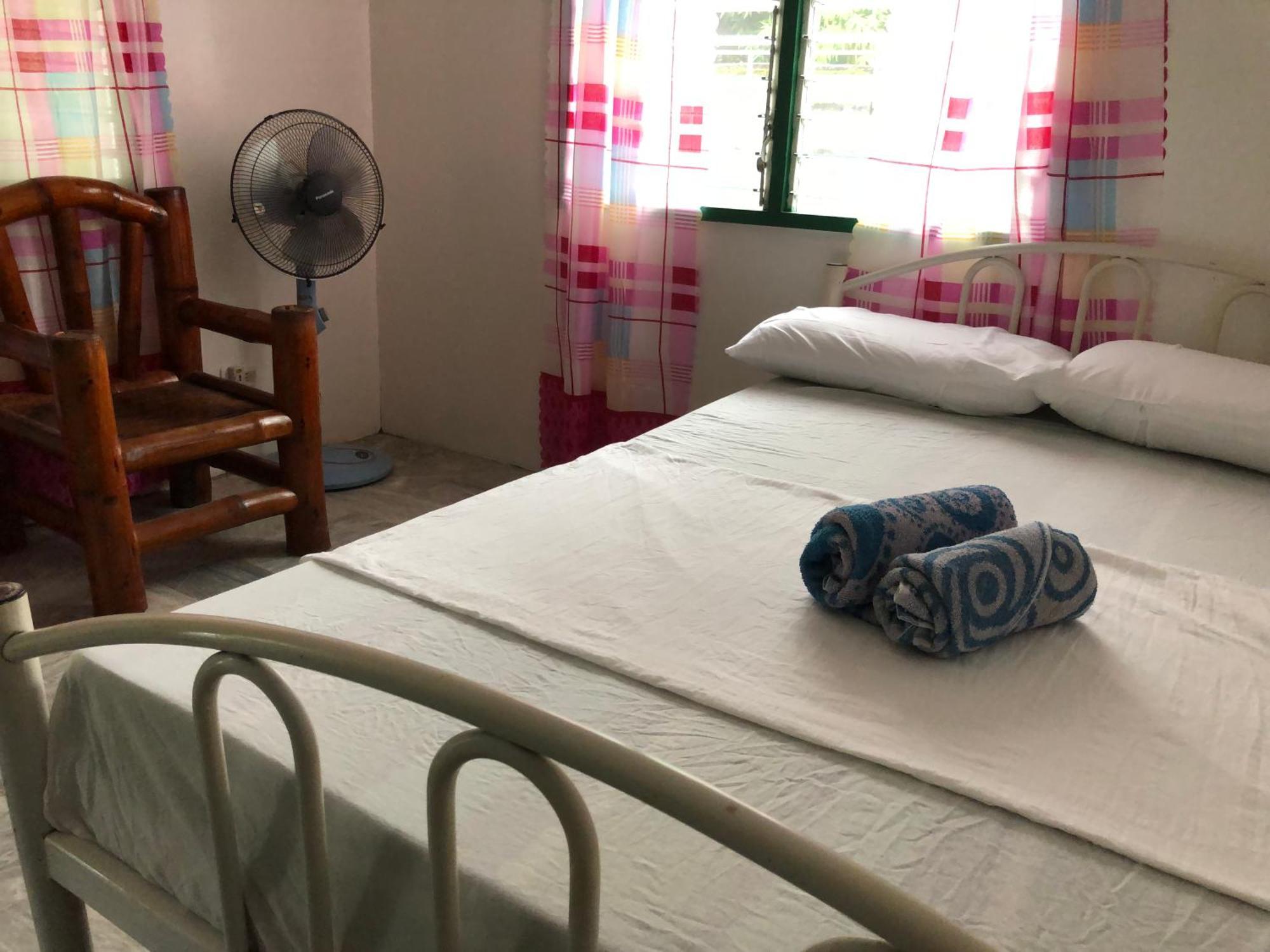Puerto Galera Hostel Room photo